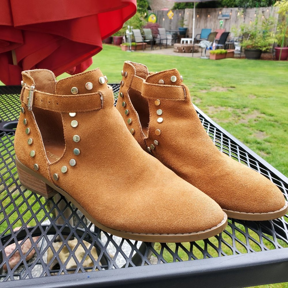 Carlos Santana Blake Studded Booties 6.5??